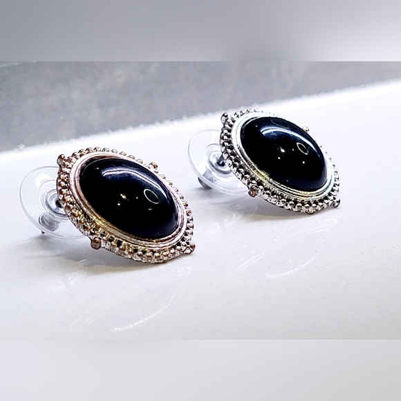 Vintage Black Oval Stud Earrings  .5" - Picture 3 of 7